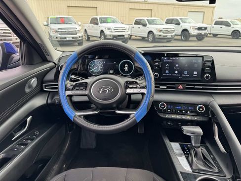 Used 2021 Hyundai Elantra SEL w/ Convenience Package image 23