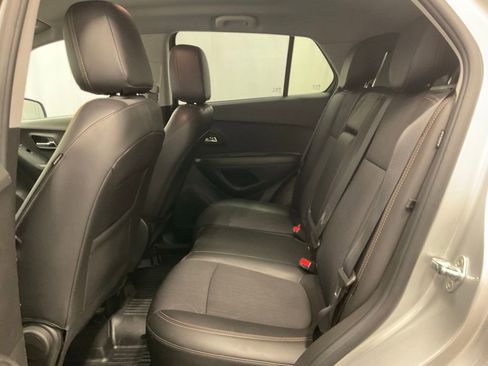 Used 2020 Chevrolet Trax LT w/ LT Convenience Package image 33