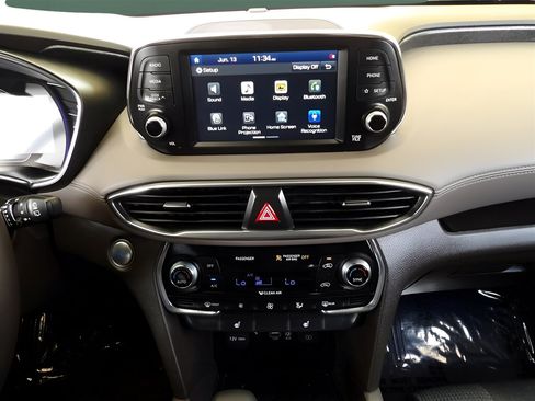 Used 2020 Hyundai Santa Fe SEL w/ Convenience Package image 18