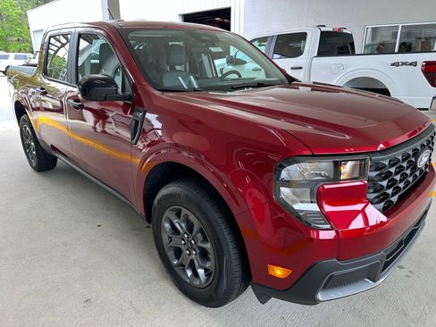 New 2026 Ford Maverick XLT w/ XLT Luxury Package FWD image 8