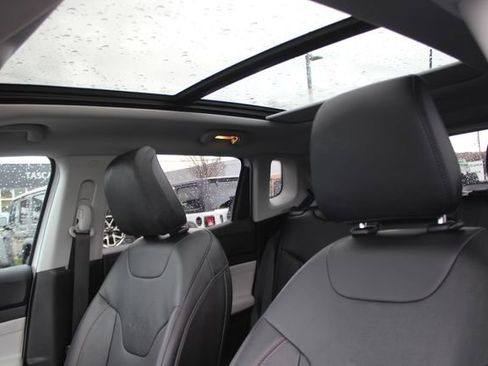 Used 2022 Jeep Compass Limited w/ Sun and Sound Group image 24