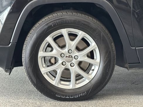 Used 2016 Jeep Cherokee Latitude w/ Comfort/Convenience Group AWD/4WD image 23