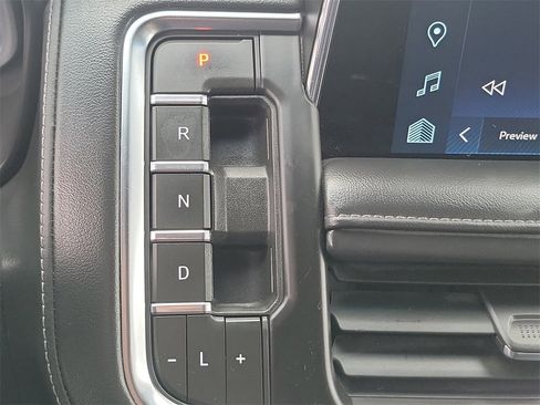 Used 2023 Chevrolet Suburban LT image 10