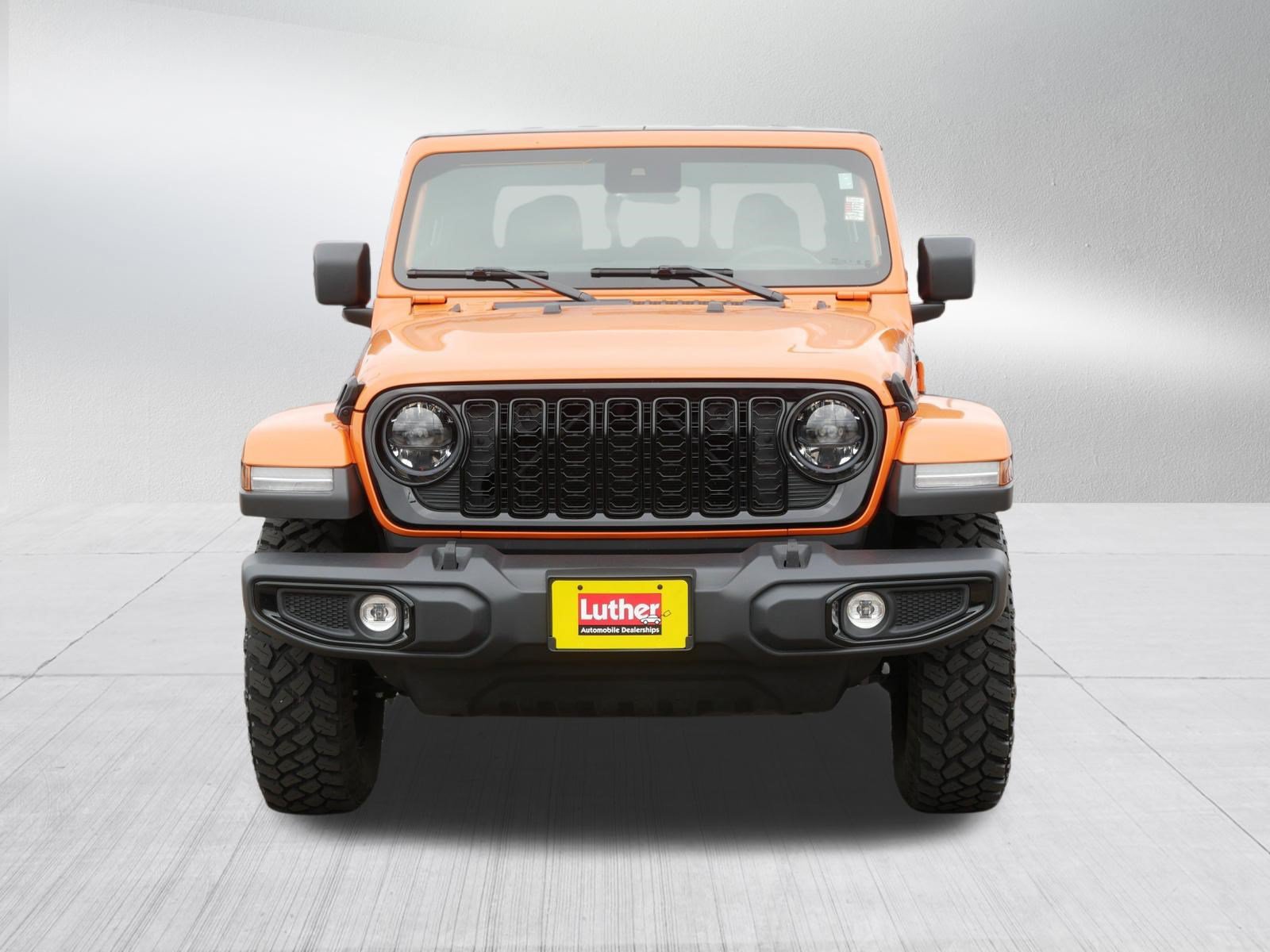 Used 2025 Jeep Gladiator Sport AWD/4WD image 2