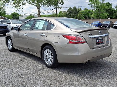 Used 2014 Nissan Altima 2.5 S w/ Sport Value Package FWD image 7