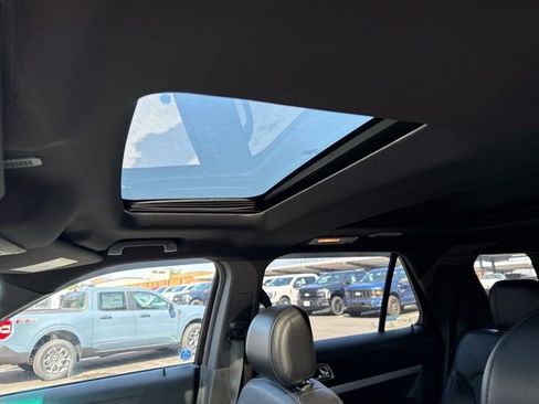 Used 2016 Ford Explorer XLT w/ Equipment Group 202A image 10