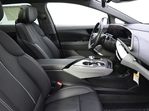 Certified 2025 Cadillac Optiq Luxury 2 w/ LPO, Floor Liner Package AWD/4WD image 16