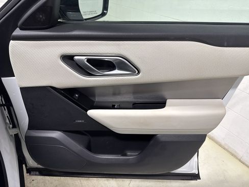 Used 2023 Land Rover Range Rover Velar R-Dynamic S image 33