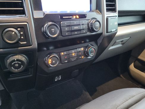 Used 2019 Ford F150 XLT w/ Equipment Group 302A Luxury AWD/4WD image 18