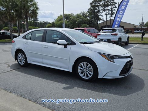 Used 2024 Toyota Corolla LE w/ LE Convenience Package FWD image 7