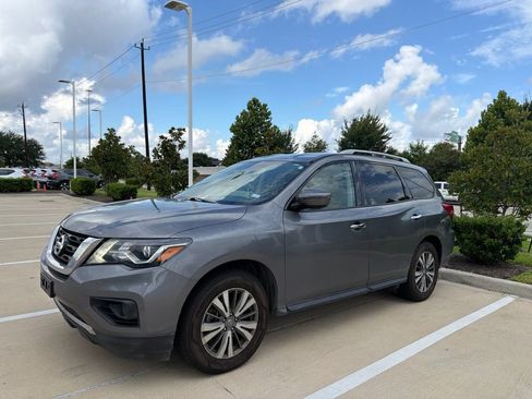 Used 2020 Nissan Pathfinder S FWD image 1