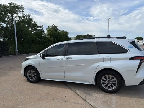 Used 2022 Toyota Sienna XLE FWD image 6