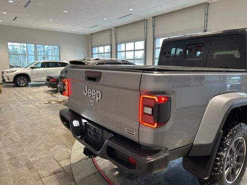Used 2020 Jeep Gladiator Overland image 7