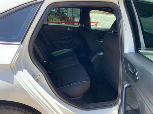 Used 2019 Volkswagen Jetta GLI FWD image 9