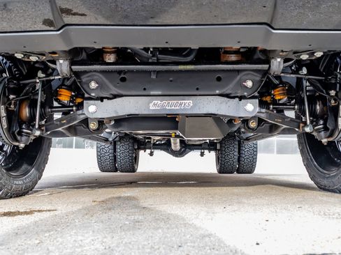 Used 2026 GMC Sierra 3500 Denali Ultimate w/ LPO, Black Badging Package image 15