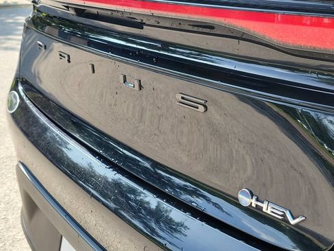Used 2024 Toyota Prius LE FWD image 7