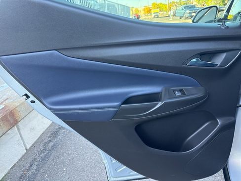 Used 2022 Chevrolet Bolt EUV LT w/ Convenience Package image 19