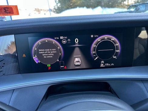 Used 2025 Volkswagen Tiguan SE R-Line image 15