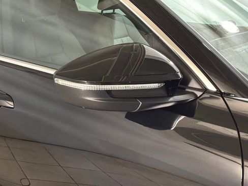 Used 2025 Audi Q5 Premium w/ Convenience Package image 27