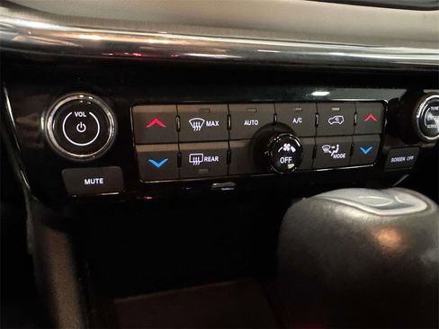 Used 2022 Jeep Compass Limited image 25