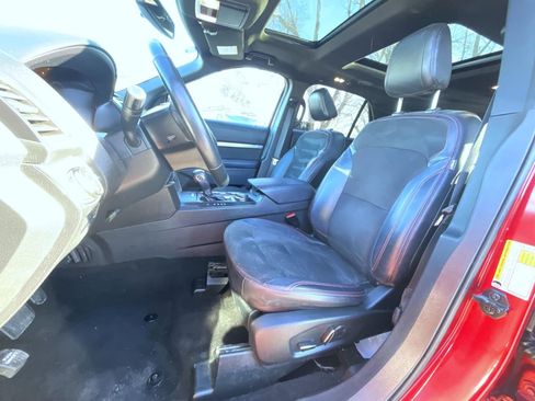 Used 2018 Ford Explorer XLT w/ Equipment Group 202A image 11