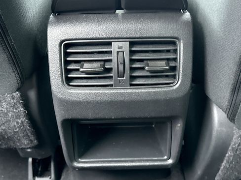 Used 2023 Nissan Rogue S AWD/4WD image 18