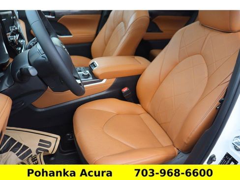 Used 2025 Toyota Highlander Platinum AWD/4WD image 31