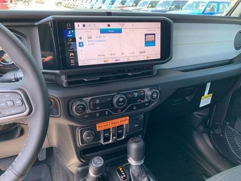 New 2025 Jeep Gladiator Sport image 16