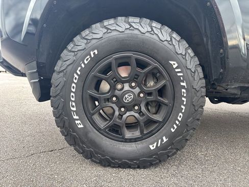 Used 2020 Toyota Tacoma SR5 w/ Technology Package image 45