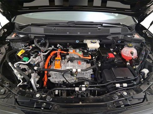 Used 2025 Chevrolet Equinox EV LT w/ Convenience Package image 11