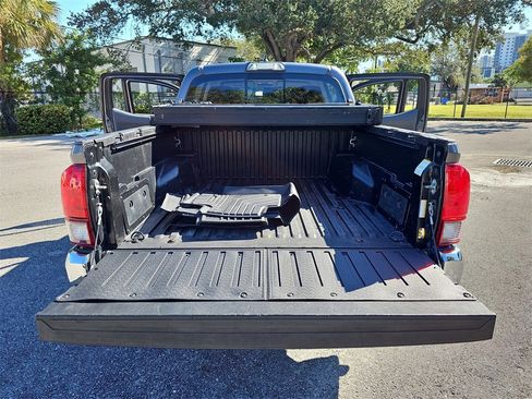 Used 2018 Toyota Tacoma SR5 image 15