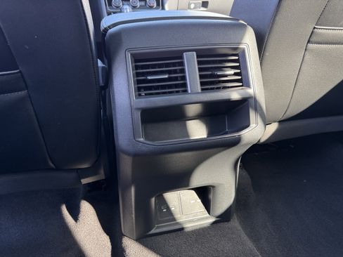 Used 2022 Volkswagen Atlas Cross Sport SE w/ Panoramic Sunroof Package FWD image 35