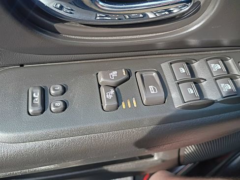 Used 2006 GMC Envoy SLT AWD/4WD image 28