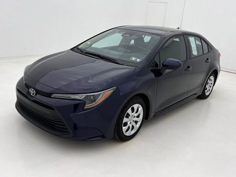 Used 2025 Toyota Corolla LE FWD image 4
