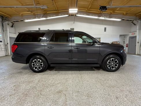 Used 2024 Ford Expedition Max XLT image 5