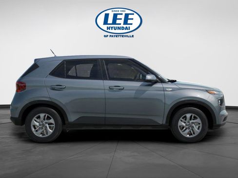 New 2026 Hyundai Venue SE image 2