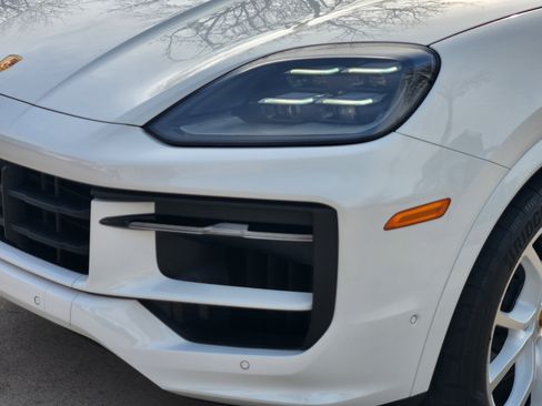 Used 2024 Porsche Cayenne image 6