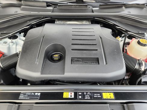 New 2025 Land Rover Range Rover SE image 32