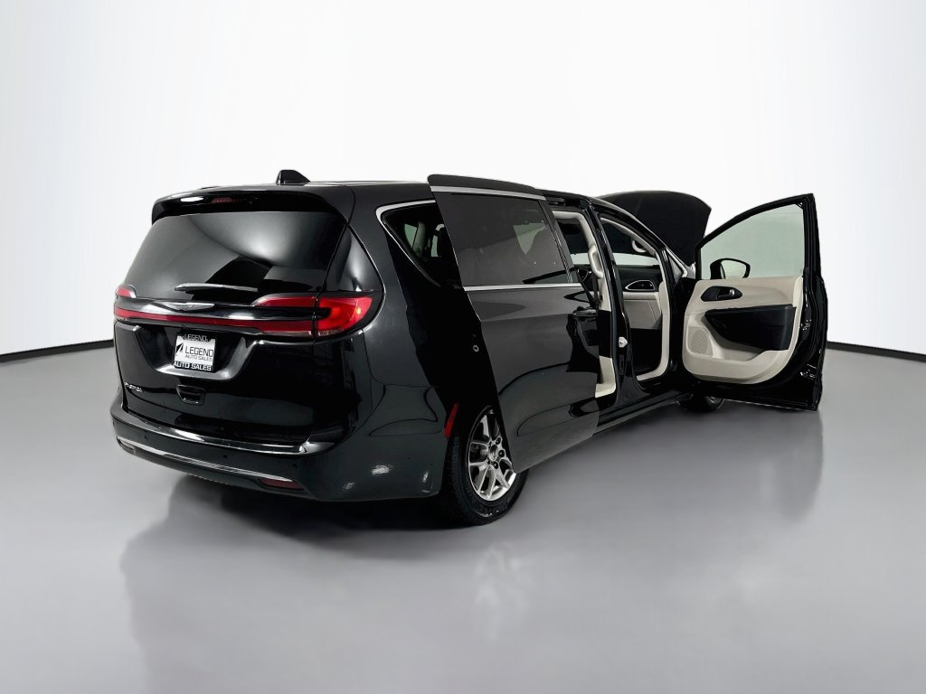 Used 2024 Chrysler Pacifica Touring-L FWD image 22