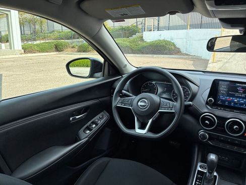 Used 2025 Nissan Sentra SV image 32