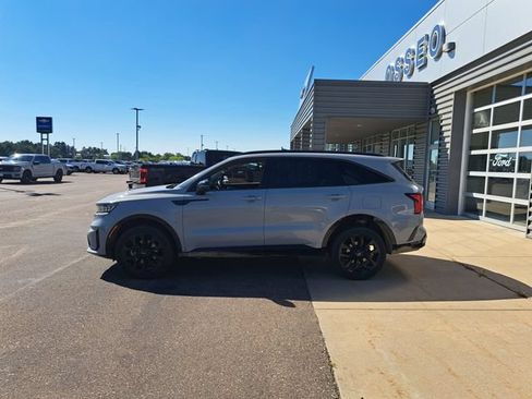 Used 2023 Kia Sorento SX AWD/4WD image 2
