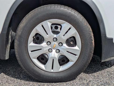 Used 2018 Chevrolet Trax LS FWD image 12