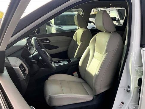 Certified 2022 Nissan Rogue SV w/ SV Premium Package image 7