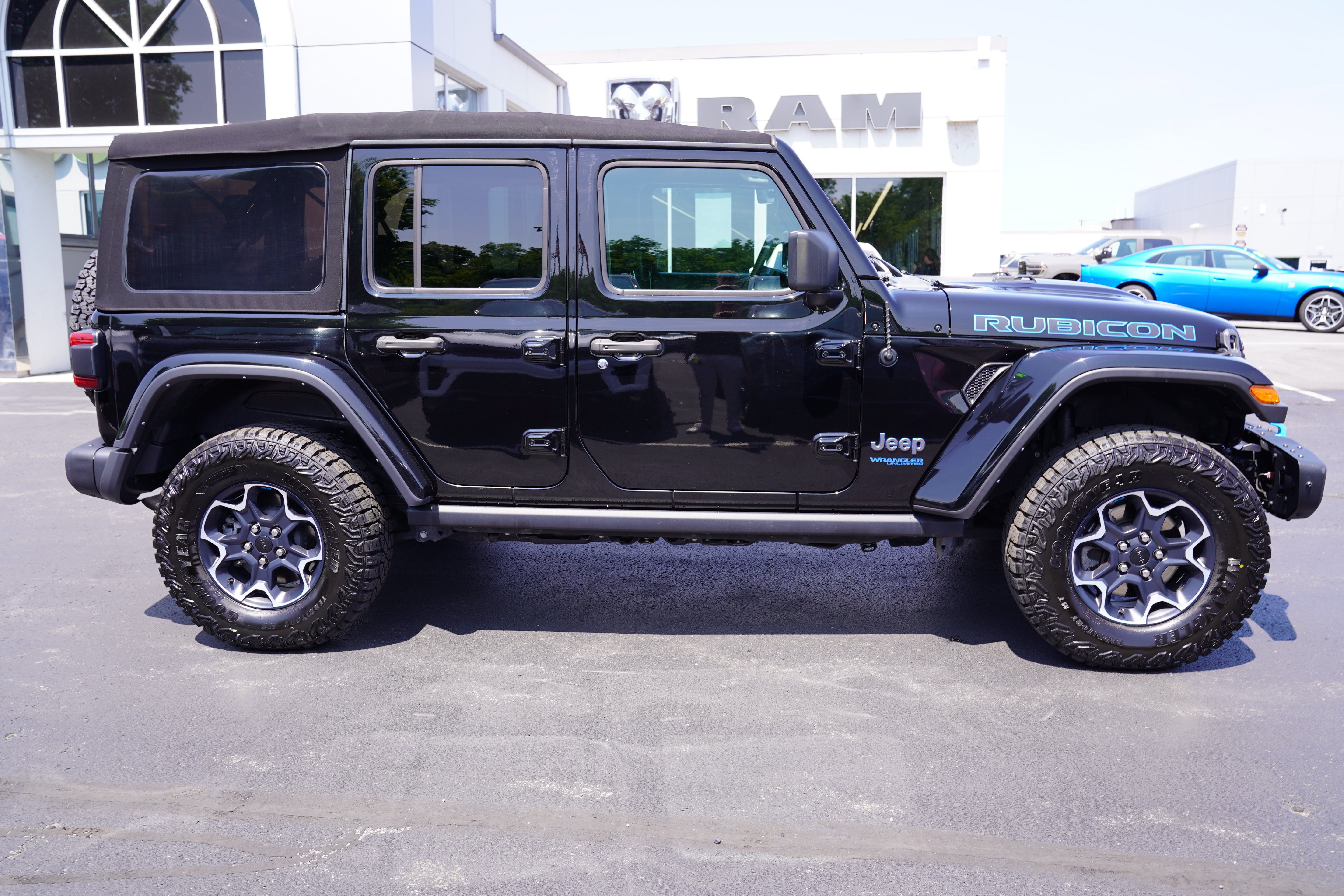 Used 2022 Jeep Wrangler Unlimited Rubicon 4xe w/ Steel Bumper Group AWD/4WD image 2