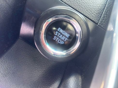 Used 2016 Toyota Camry SE w/ Moonroof Package FWD image 19