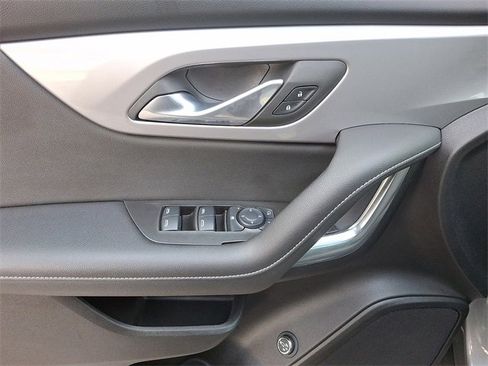 Used 2025 Chevrolet Blazer LT w/ Convenience Package image 12