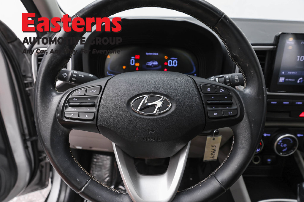 Used 2023 Hyundai Venue SEL FWD image 11