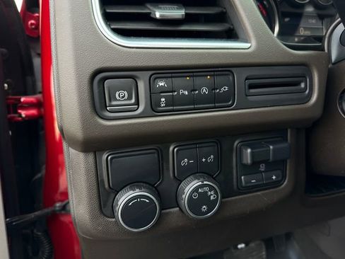 Used 2021 Chevrolet Suburban LT w/ LT Signature Package image 33