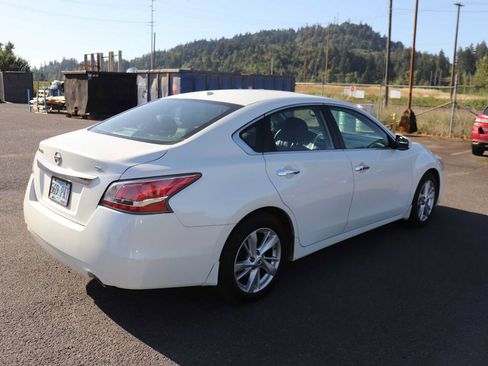 Used 2015 Nissan Altima 2.5 SL w/ Moonroof Package FWD image 5