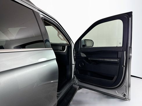 Used 2024 Ford Expedition XLT image 34